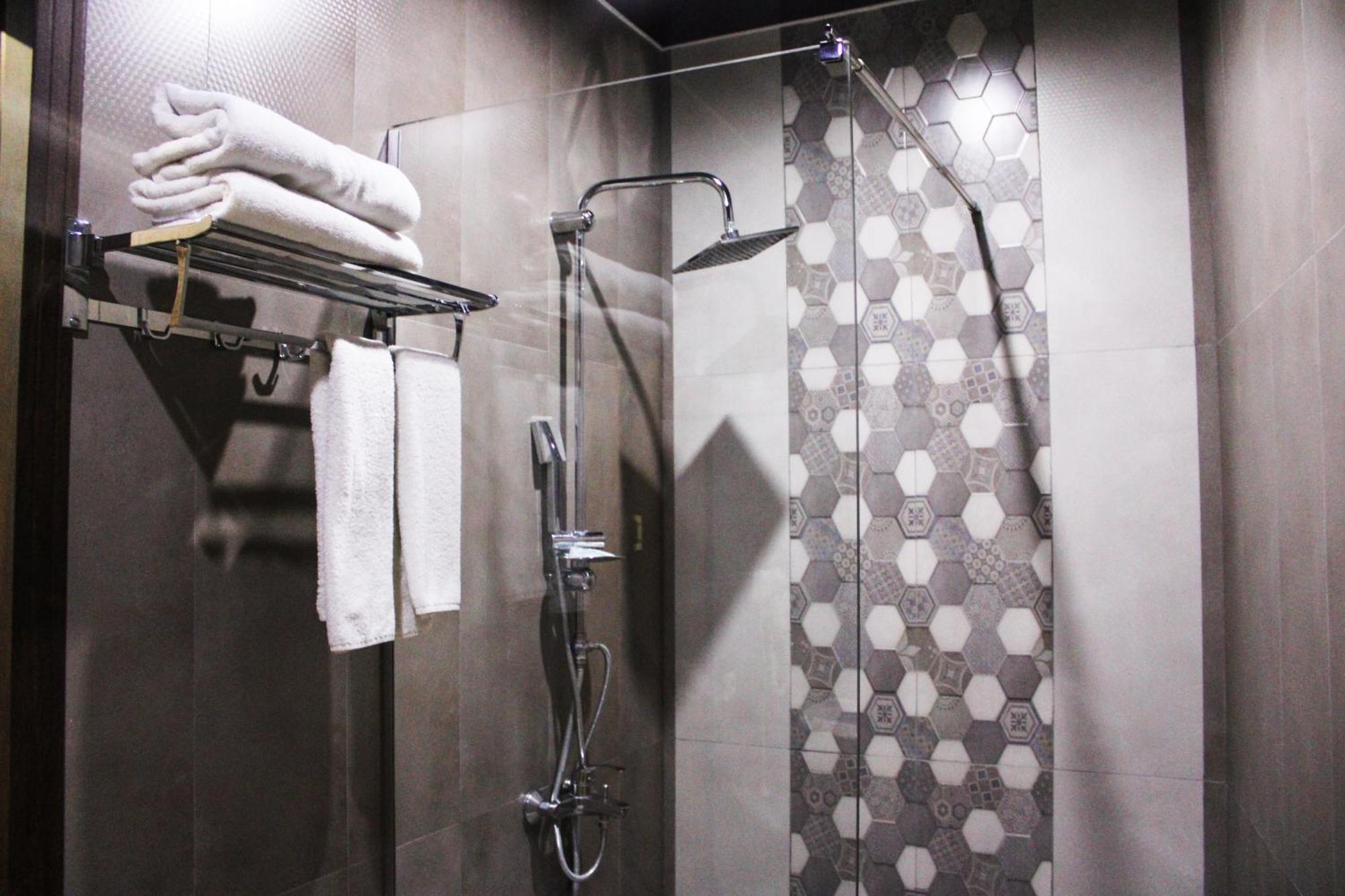 7 Rooms Hotel Tserovani المظهر الخارجي الصورة